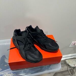 Nike Men's Black Sneakers